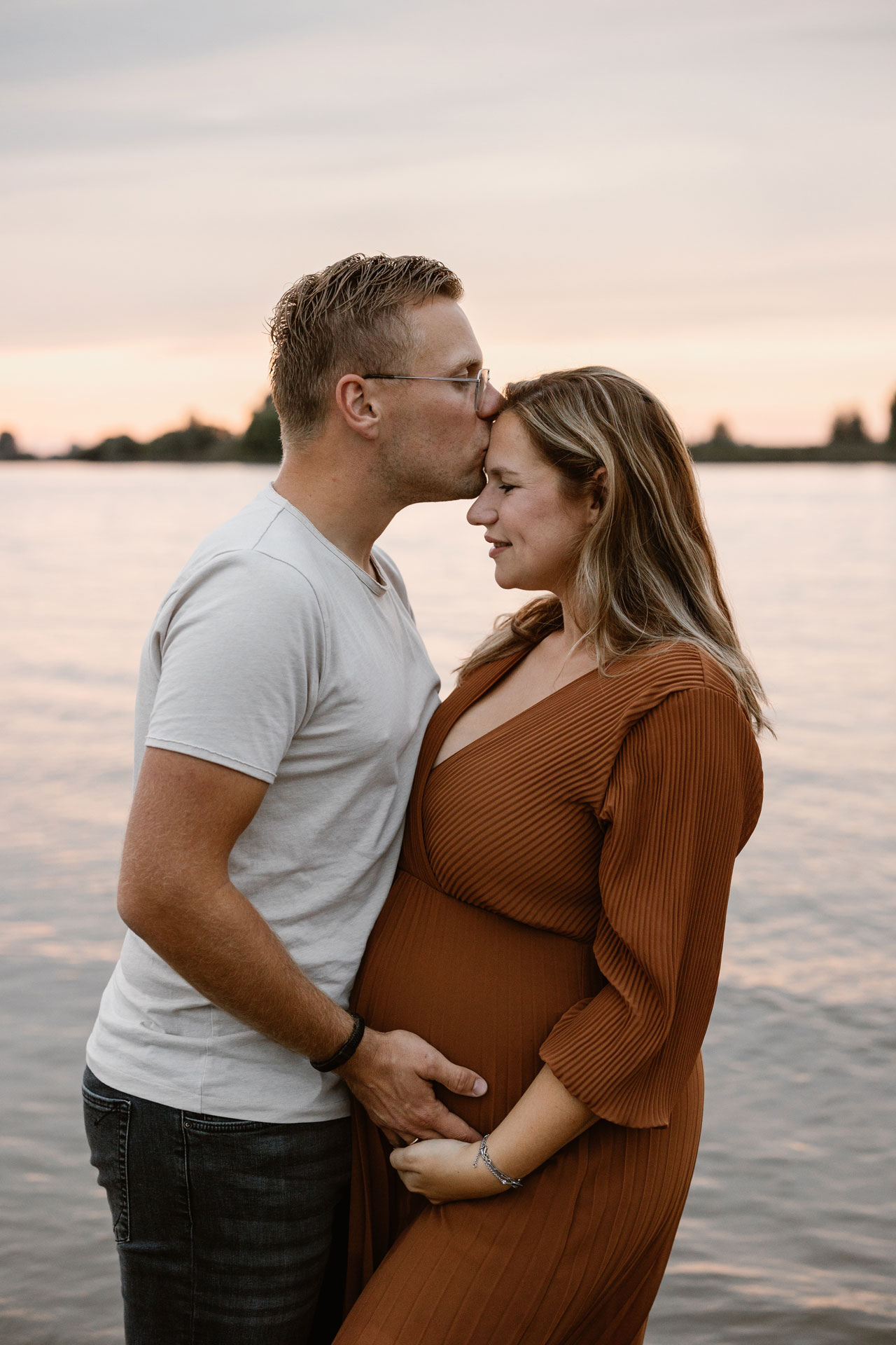 Zwangerschapsshoot spontane foto gezin utrecht zuid-holland